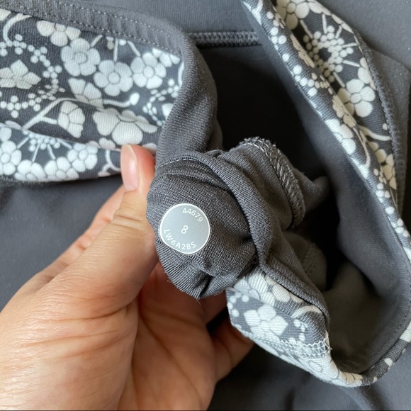 Lululemon Gather & Crow Crop - Picture 7 of 14